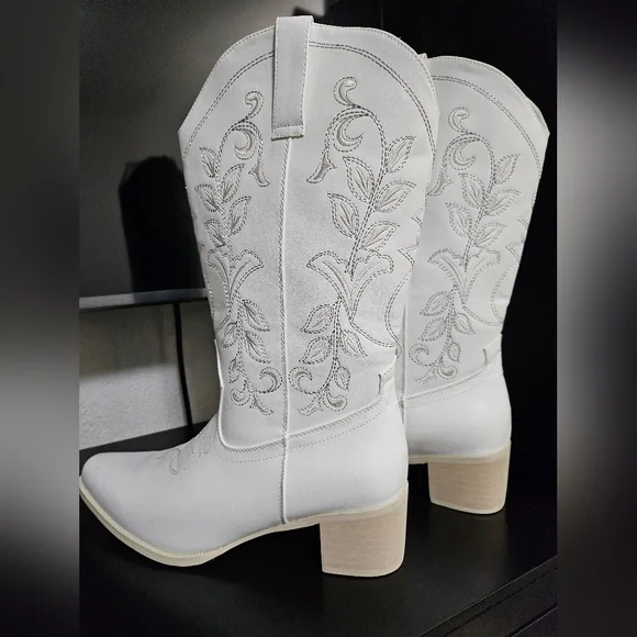 White Embroidered Boots - Picture 2 of 7